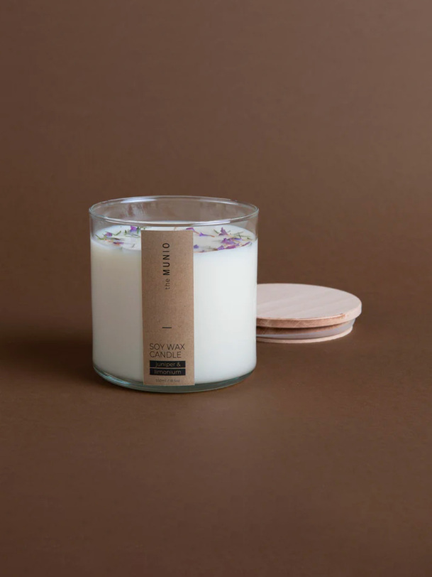 bougie juniper amp limonium de 550 ml - le munio blanc