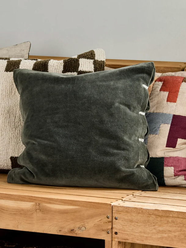 coussin hd de velours vert amp interieur - maison de médecin verte