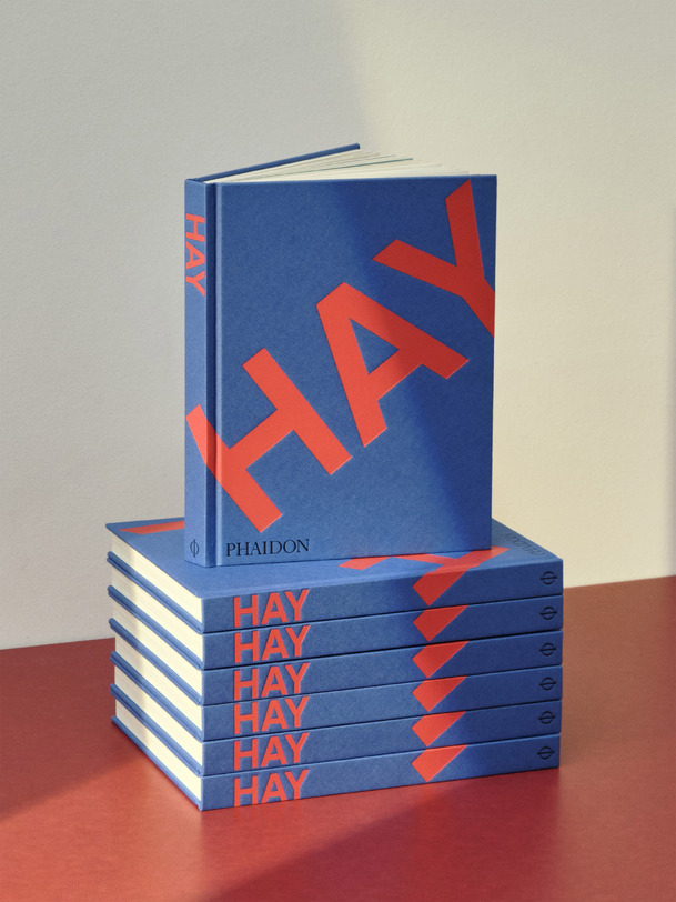 livre de foin phaidon - hay bleu