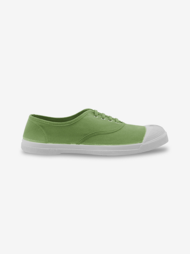 homme à lacets tennis de pomme
