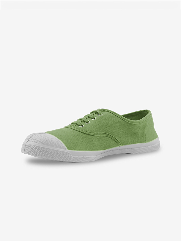 homme à lacets tennis de pomme