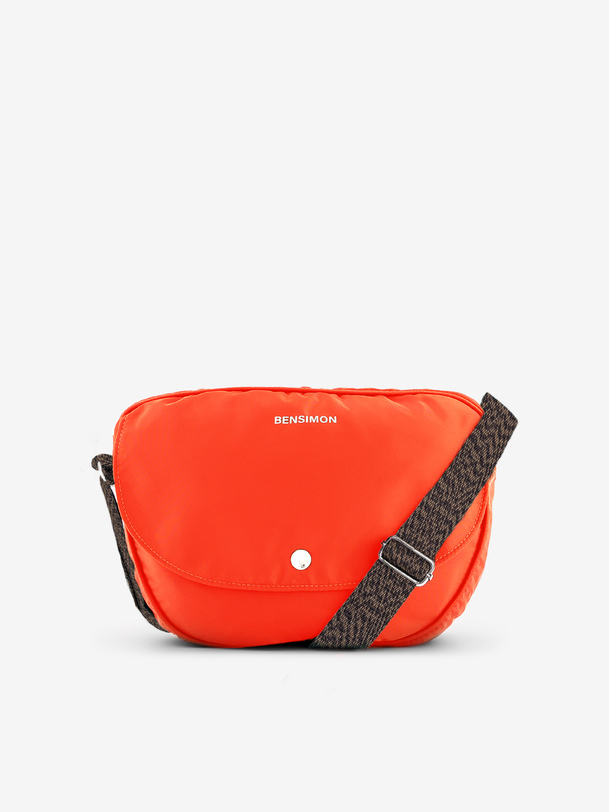 plié en demi-lune orange