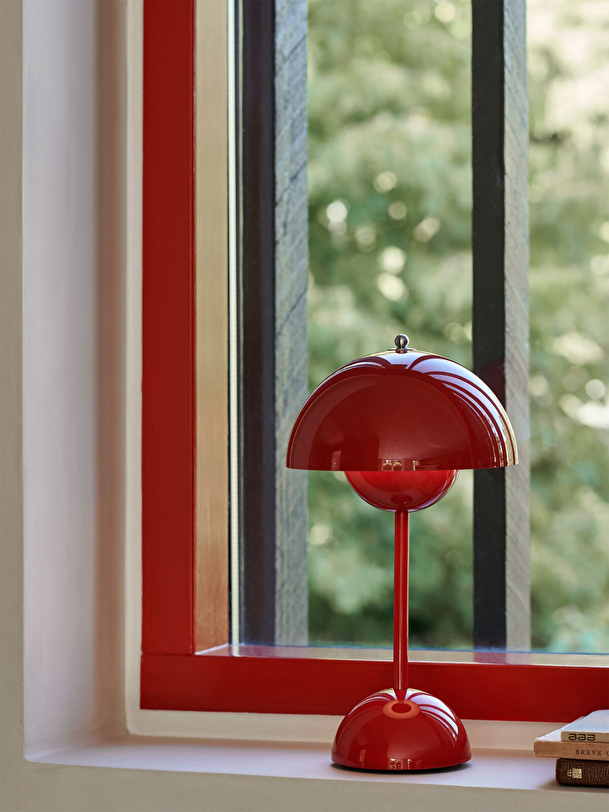 vermillon pot de fleurs lampe nomade ebene