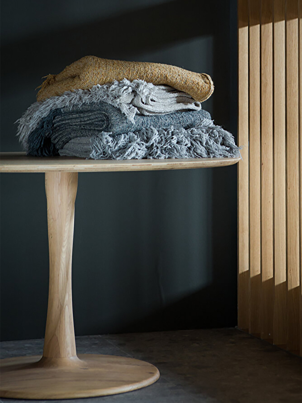 table de torsion en chene d127 chêne clair
