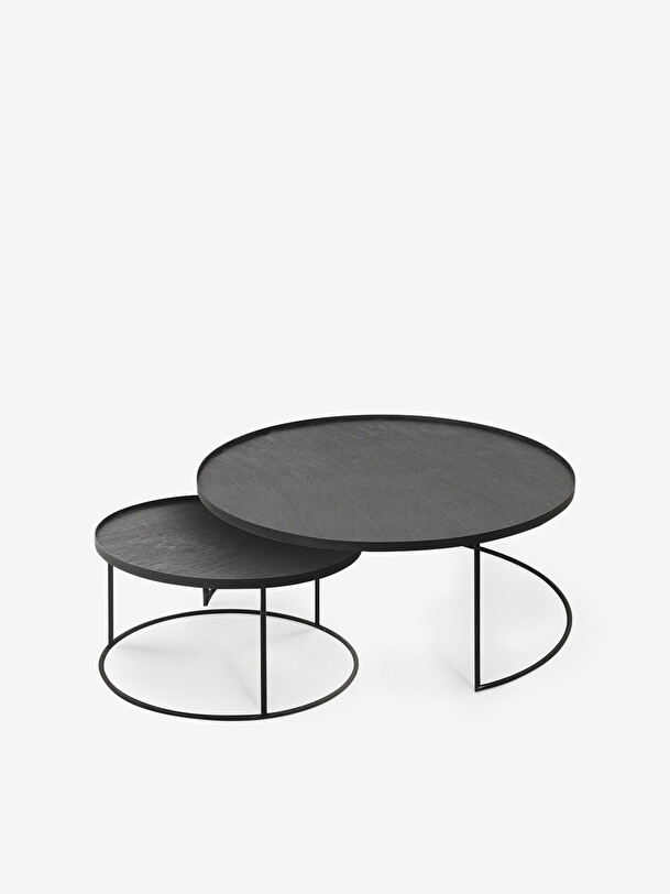 ensemble de tables basses avec des plateaux noir