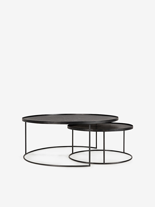ensemble de tables basses avec des plateaux noir