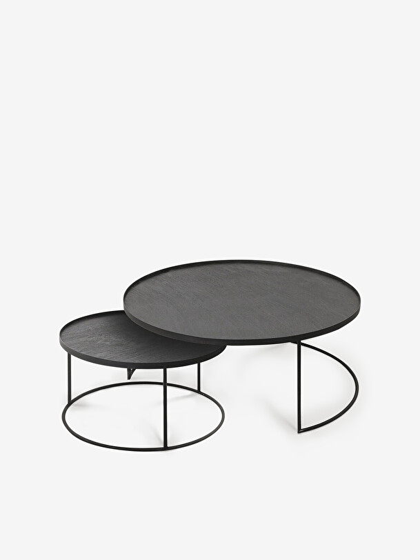 ensemble de tables basses avec des plateaux noir