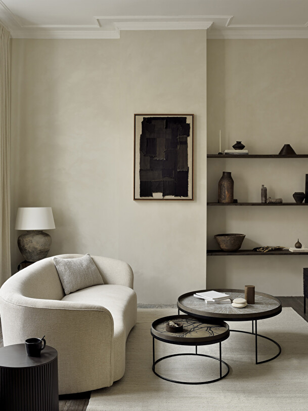 ensemble de tables basses avec des plateaux noir