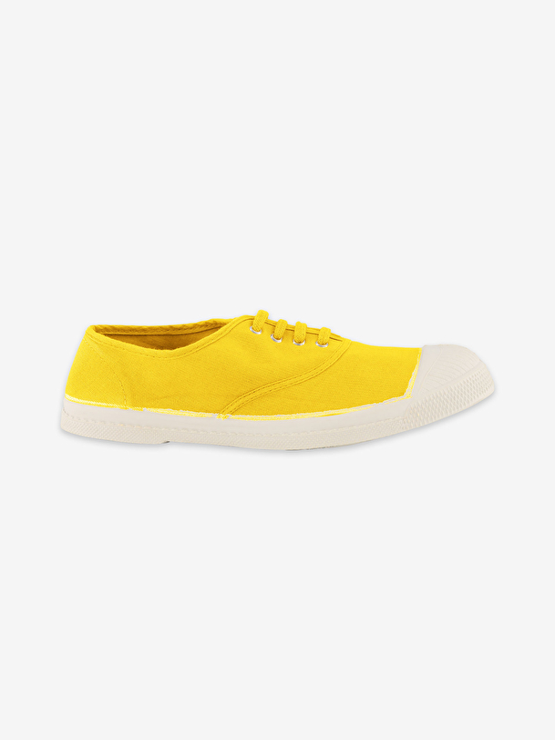 femme lacets tennis de soleil