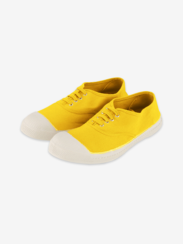 femme lacets tennis de soleil