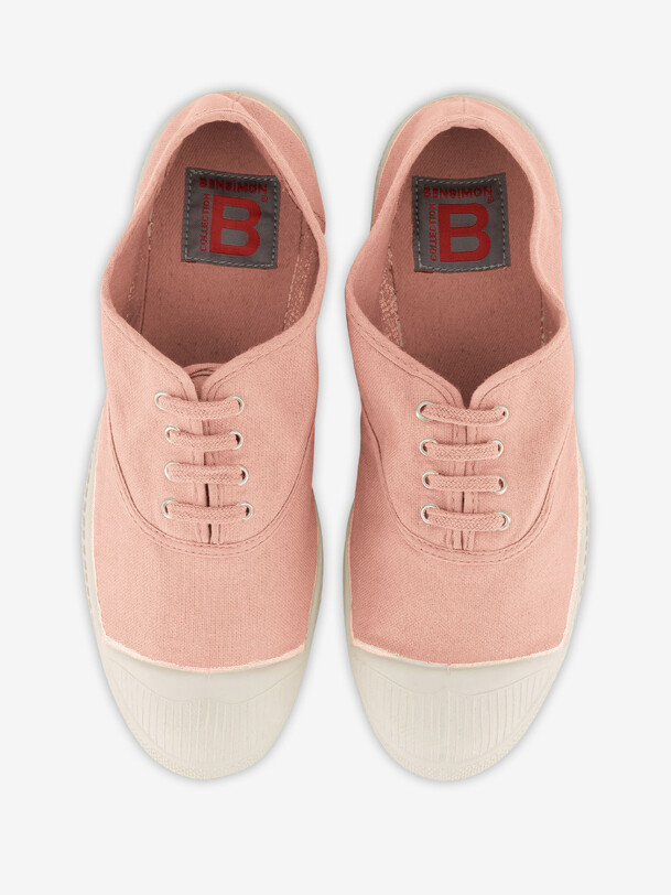 femme lacets tennis rose clair
