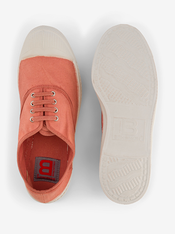 femme lacets tennis rose